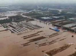 The largest freshwater lake in China flooded nearby areas after a dam burst